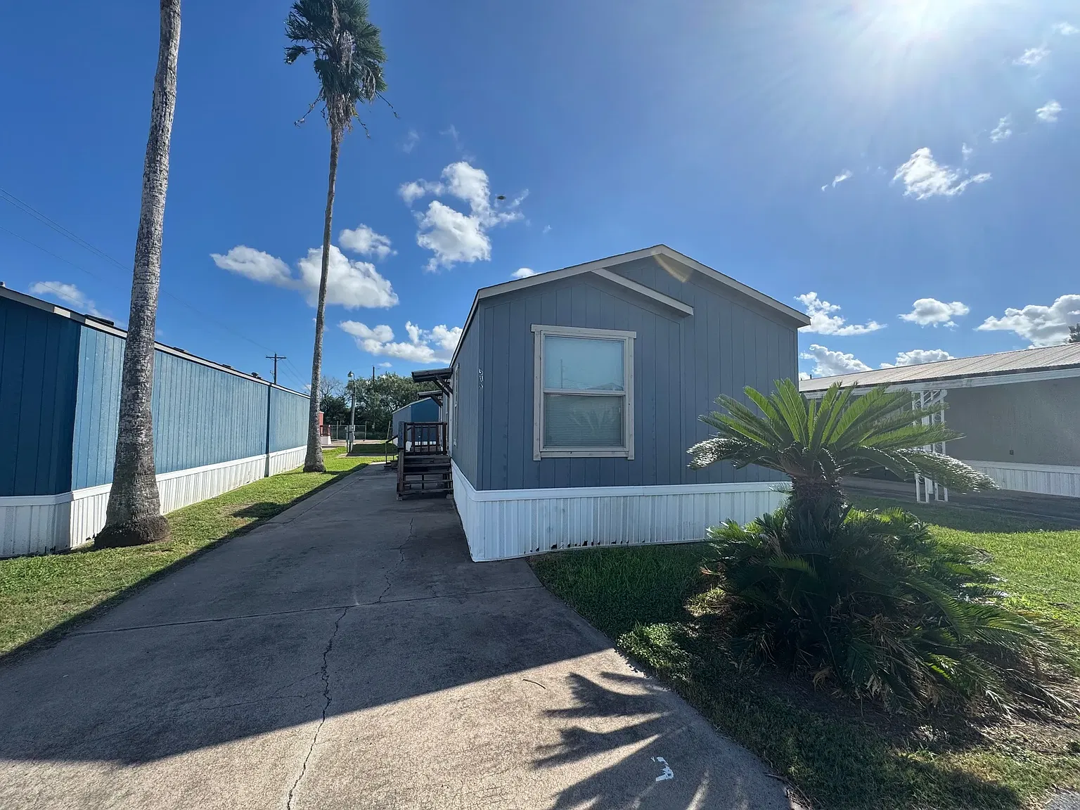 3 bed, 960 sqft, $799 — Photo 1