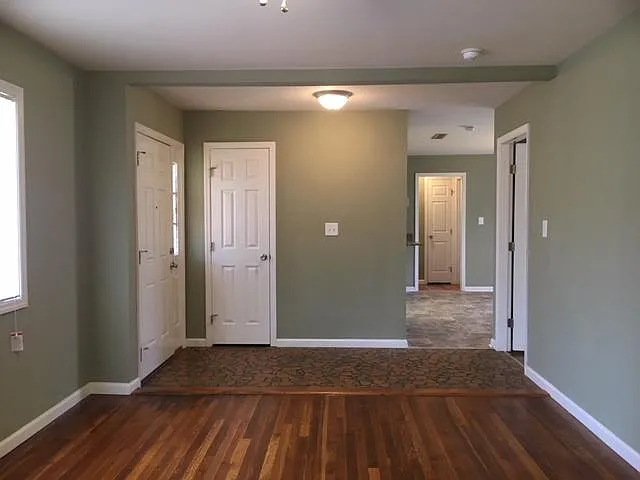 3 bed, 1200 sqft, $1,450 — Photo 2