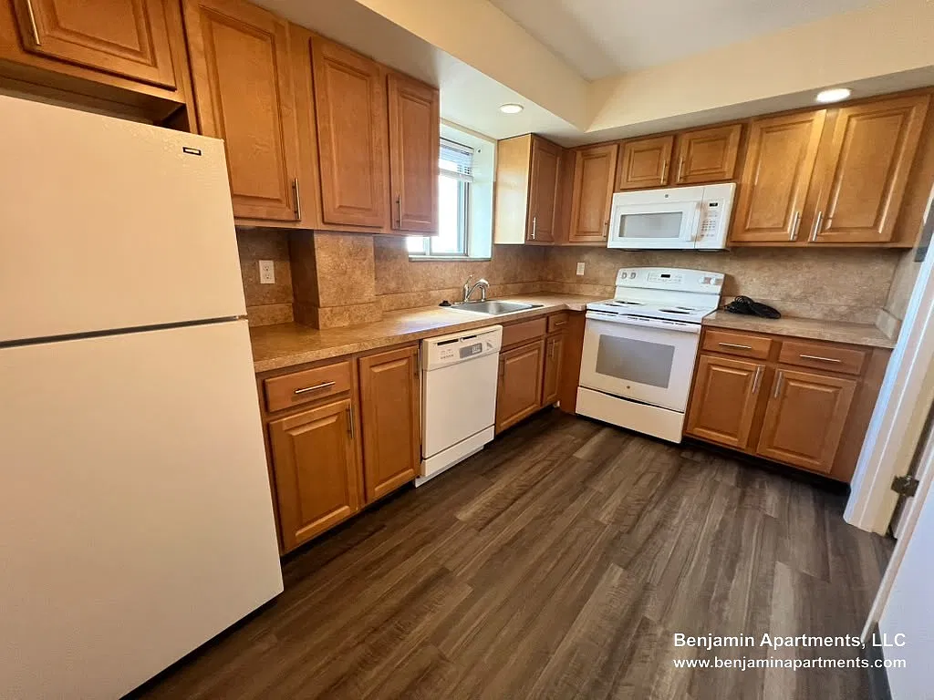 1 bed, $2,400 — Photo 4