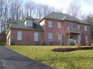 10 Holly Ln, Uniontown, PA