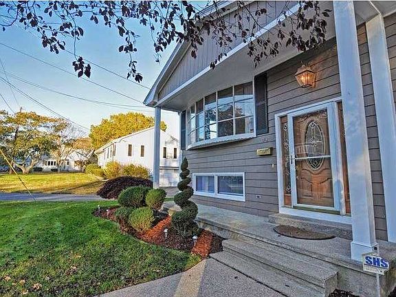 3rd image of 74 Moorland Ave