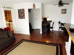 588 Fairway View Dr APT 2G, Wheeling, IL 60090