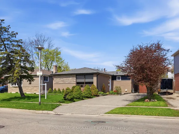 216 Folkstone Cres, Brampton, ON L6T 3N6