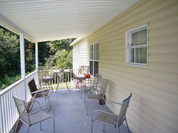 3rd image of 130 Tinderwood Dr