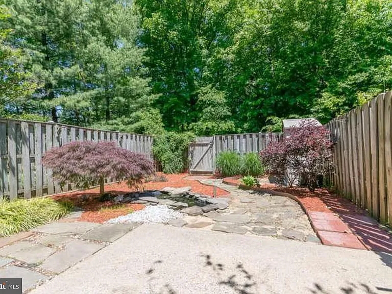 8302 Moline Pl — Photo 25