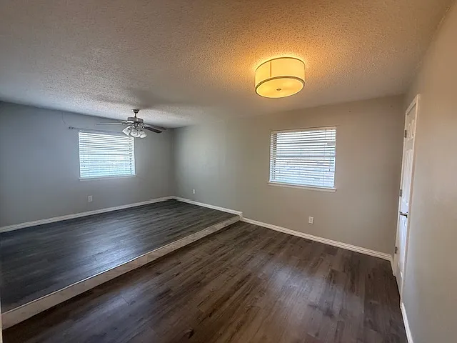 3 bed, 1426 sqft, $2,200 — Photo 2
