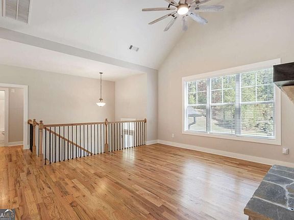 5th image of 17 Pinoak Trl SE