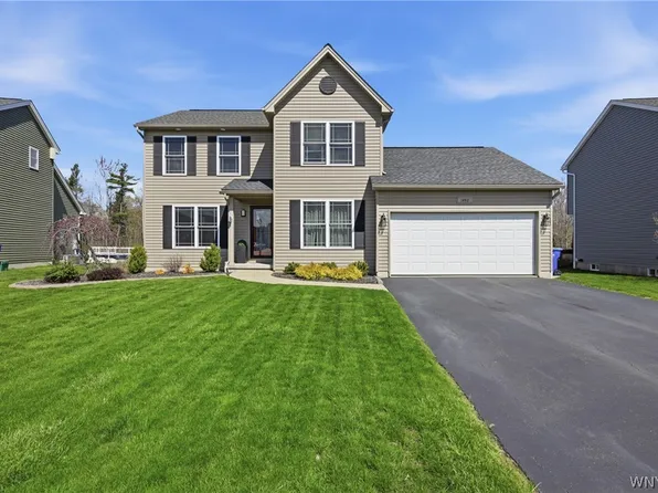 1442 Evergreen Dr, Lake View, NY 14085