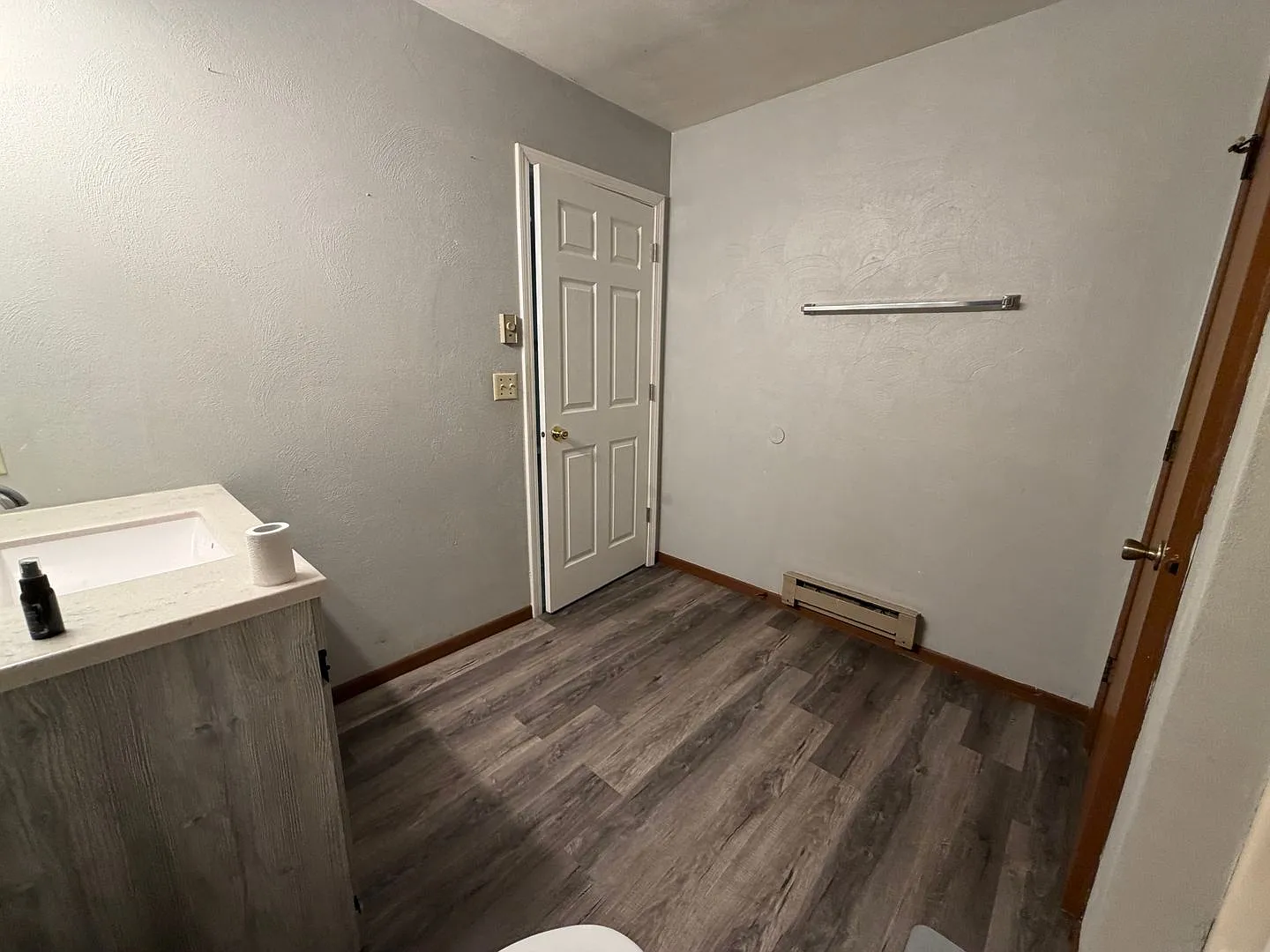 Spacious 3-Bedroom + Bonus Room Near UW-La Crosse — Photo 4