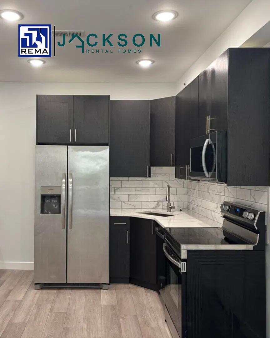 2226 N Franklin St — Photo 2