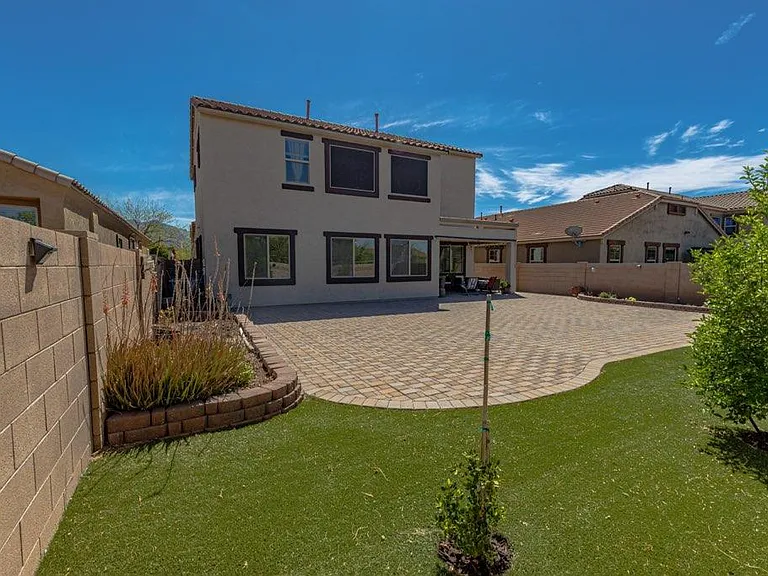 8479 N Gaetano Loop — Photo 3