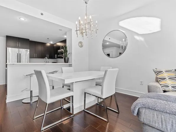 1100 Maxwell Lane image 2 of 20