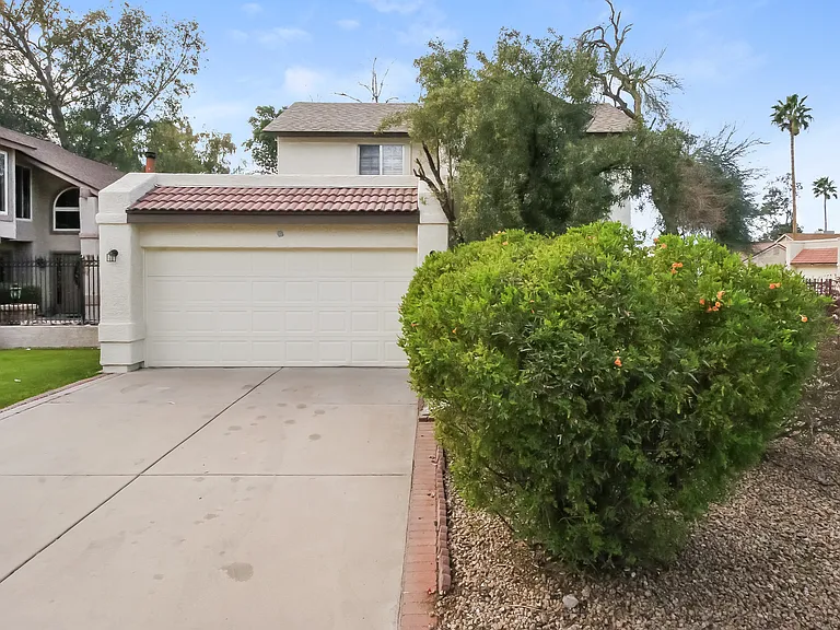 1712 N Apache Dr — Photo 1