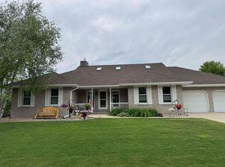 847 Cambridge Dr, Janesville, WI 53548