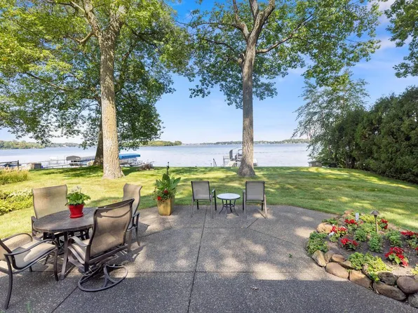 27090 Edgewood Rd, Shorewood, MN 55331