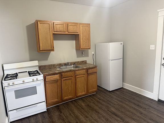 2nd image of 3550 Seymour Ave APT 1