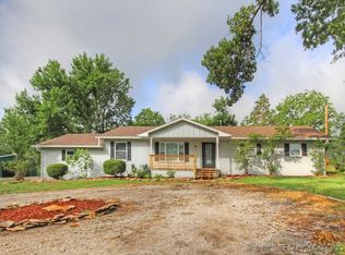 2005 Holly Rd, Claremore, OK 74017