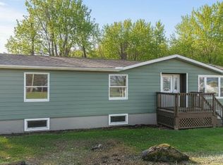 13 Bucklands Ln, Waymart, PA 18472