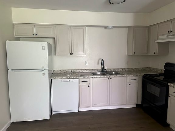 2nd image of 44166 Simpson Pl #A