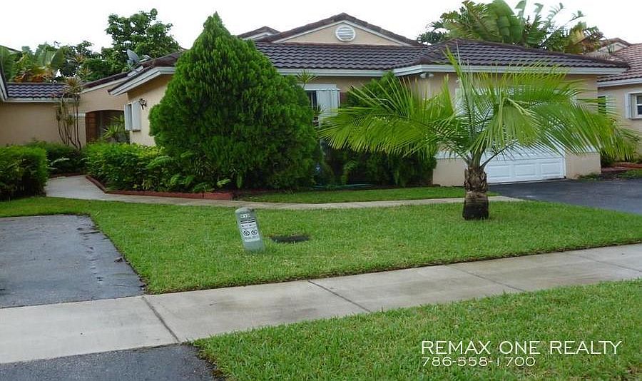 1st image of 946 SW 180th Ter