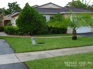 946 SW 180th Ter, Pembroke Pines, FL 33029