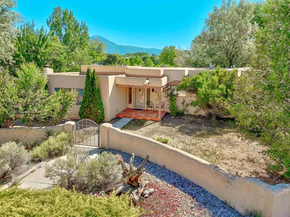 225 Victor Court, Taos, NM 87571