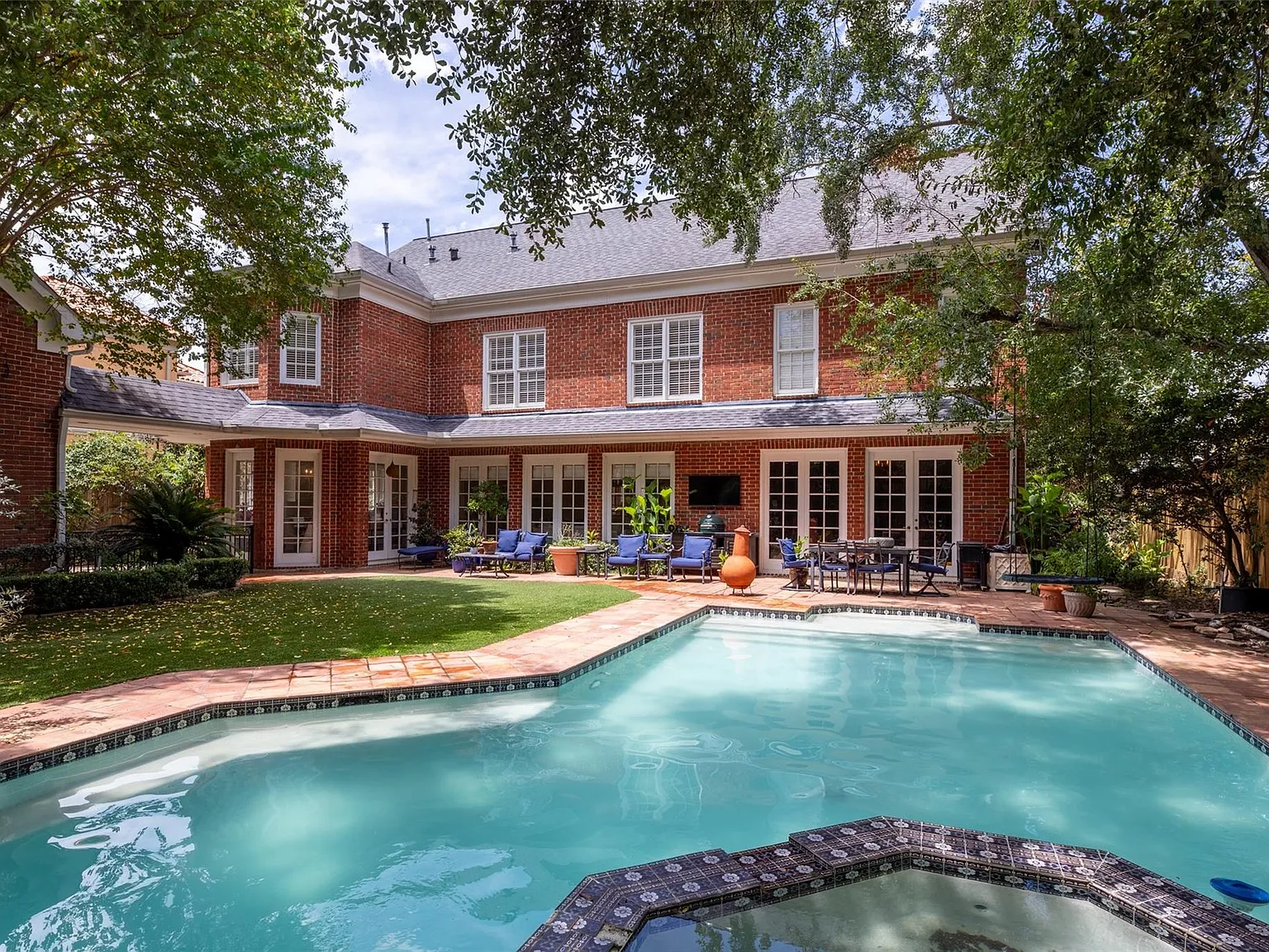 5 bed, 5.5 bath, 5575 sqft, $18,500 — Photo 2