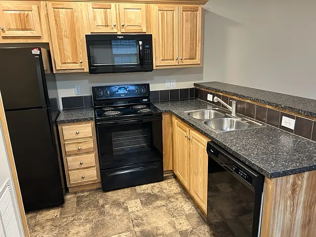 625 15th St SE — Photo 38