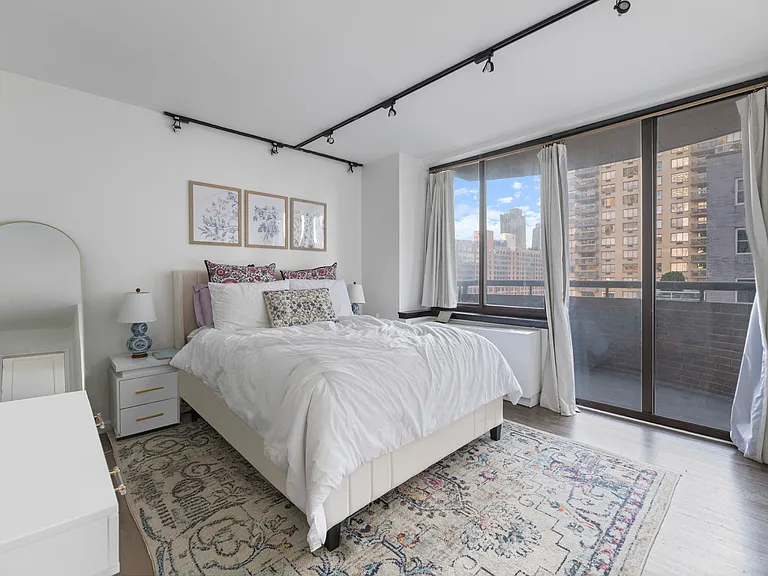 157 E 32nd St #18B — Photo 7