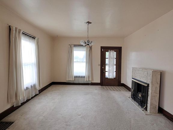 4th image of 1800 42nd St