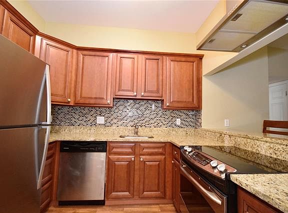 4th image of 3115 Edwards Pl APT 303