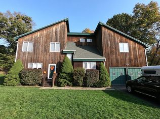 7 Ridgebury Dr, Trumbull, CT 06611