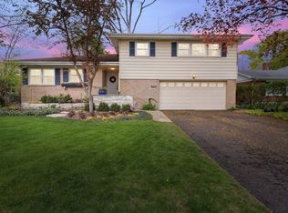 860 Appletree Ct, Northbrook, IL