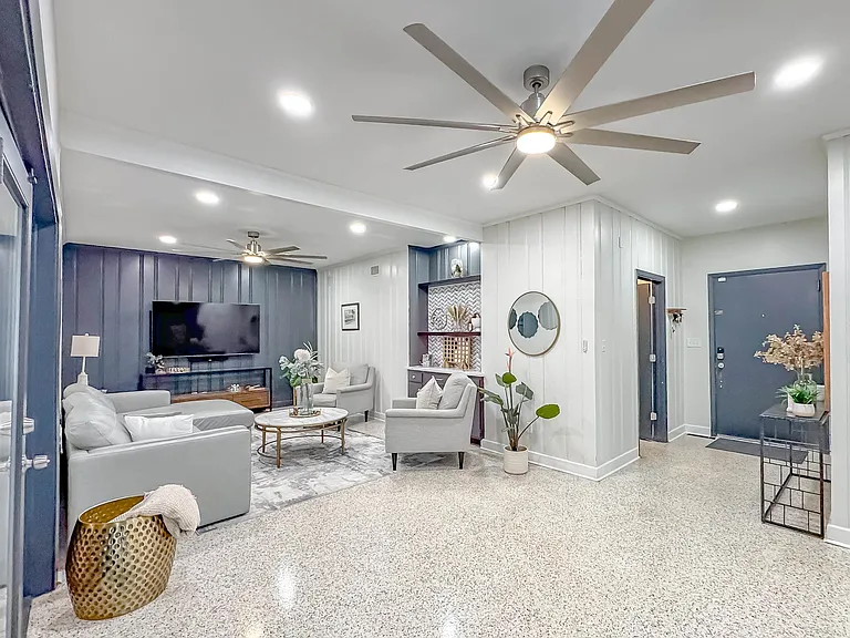 1044 Seminole Dr — Photo 36