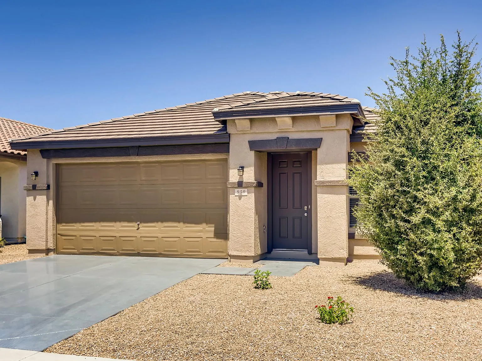 4 bed, 1925 sqft, $2,100 — Photo 2