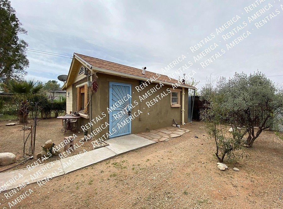 1st image of 1937 N Baxter Dr Space 2