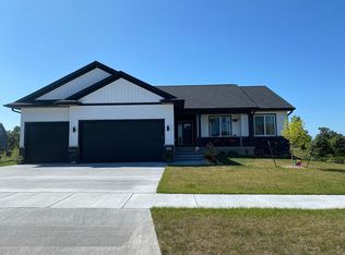 813 Old Mill Ln, Solon, IA