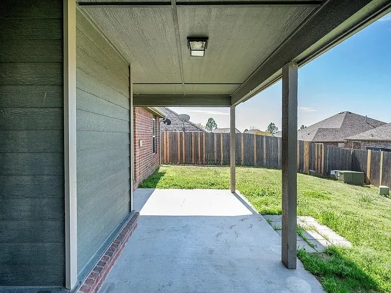 13332 S 21st Pl — Photo 26