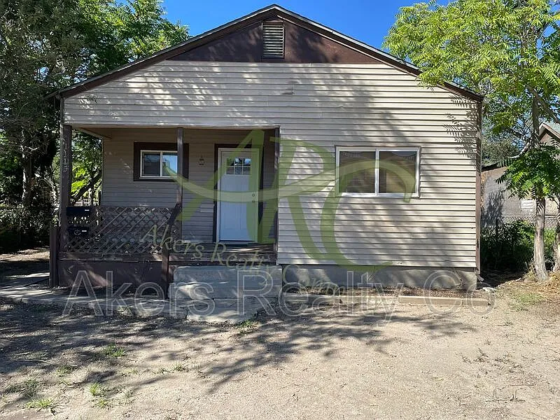 2 bed, 1.0 bath, 690 sqft, $1,150 — Photo 1