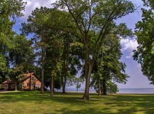 Black Wolf Point Rd, Oshkosh, WI 54902