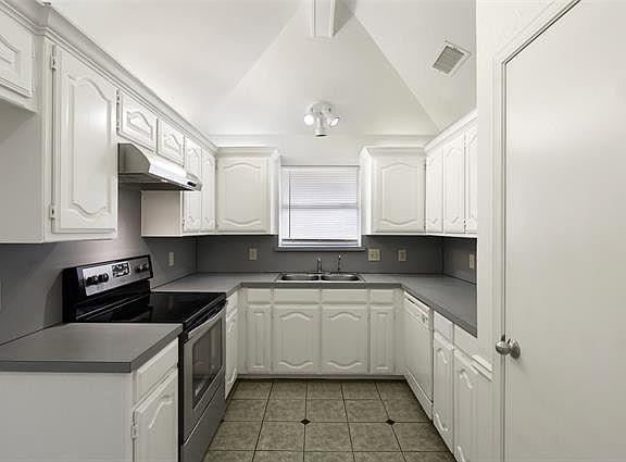 4th image of 8380 Christie Dr