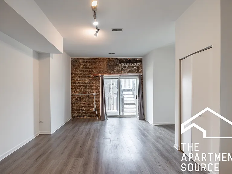 2022 S Throop St #2W — Photo 2