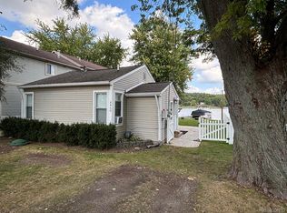 8860 Tackles Dr, White Lake, MI 48386