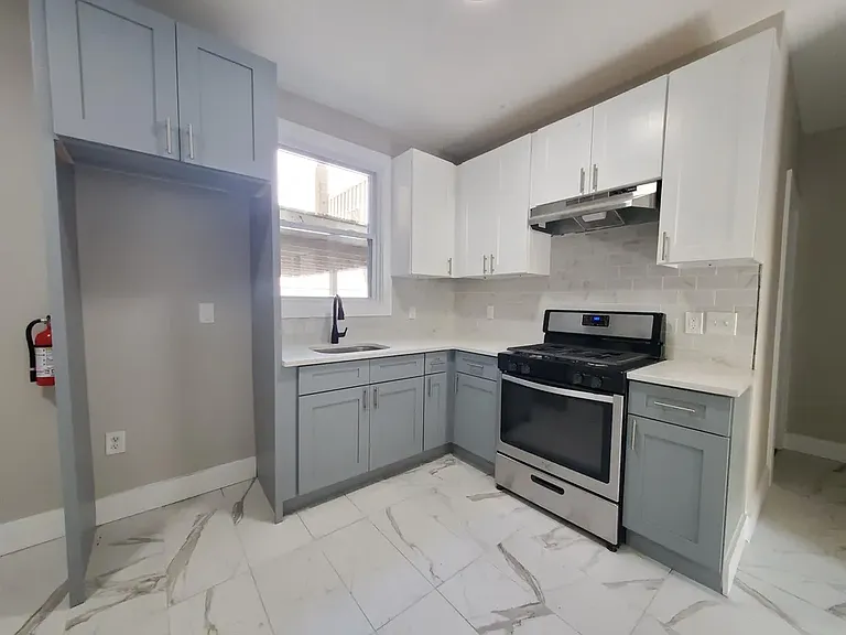 494 S 18th St #2 — Photo 2