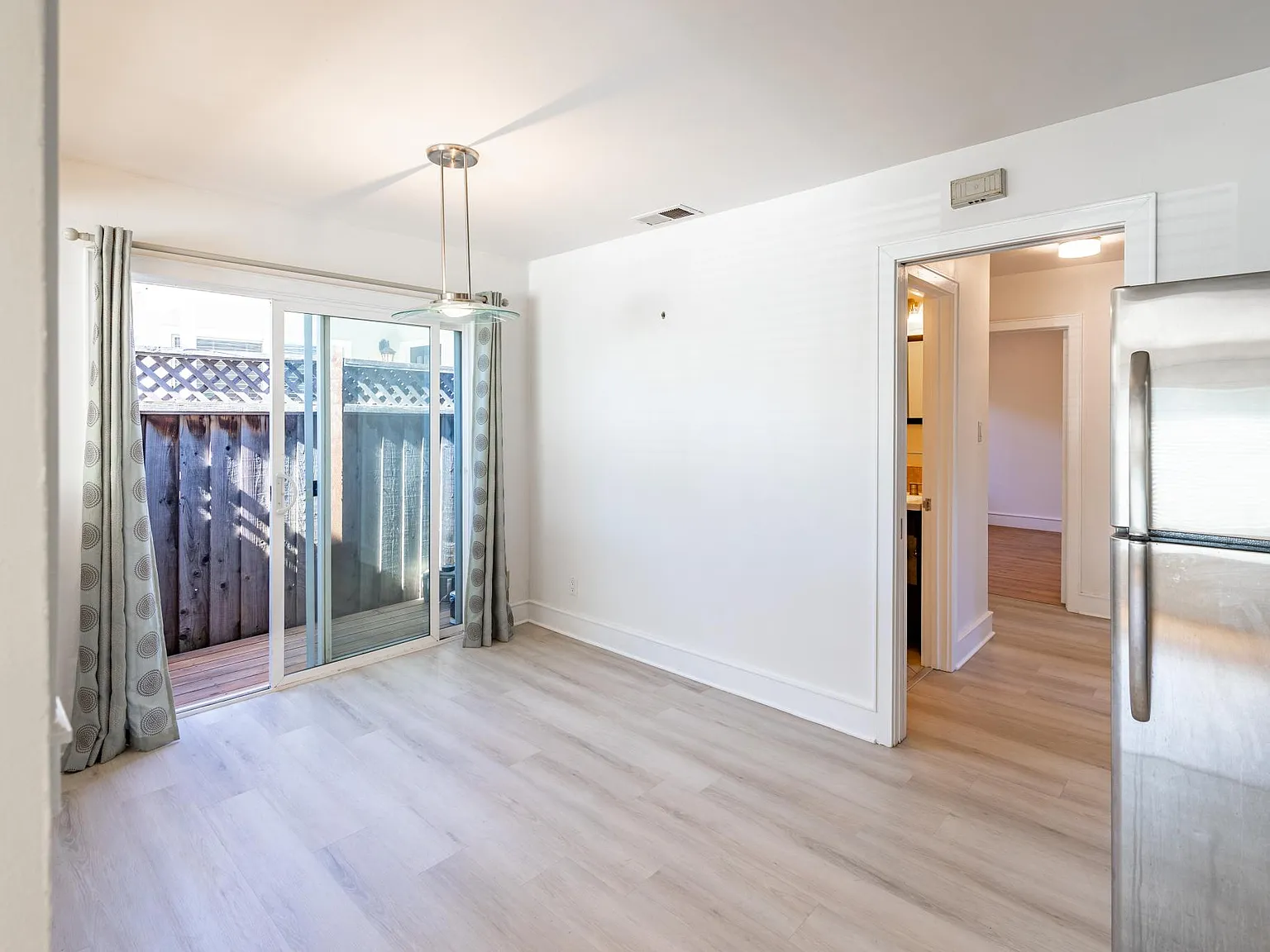 285 San Carlos Ave — Photo 2
