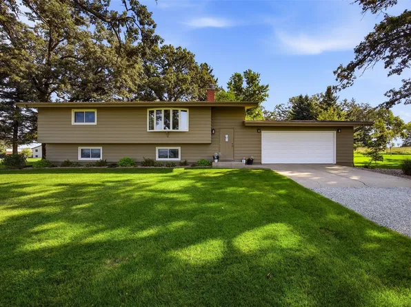 7698 32nd Ave, Norway, IA 52318