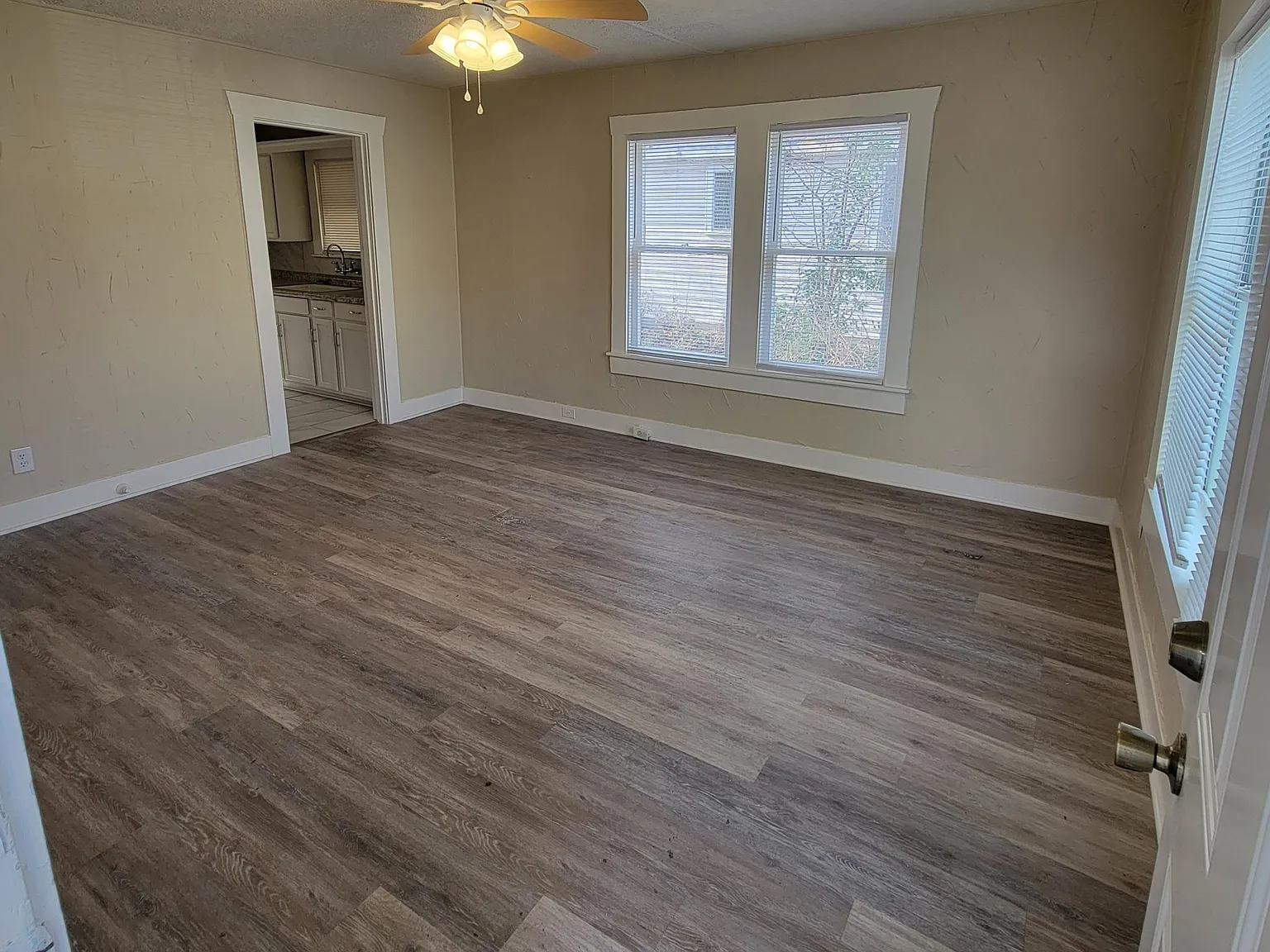 2 bed, 1000 sqft, $1,695 — Photo 2