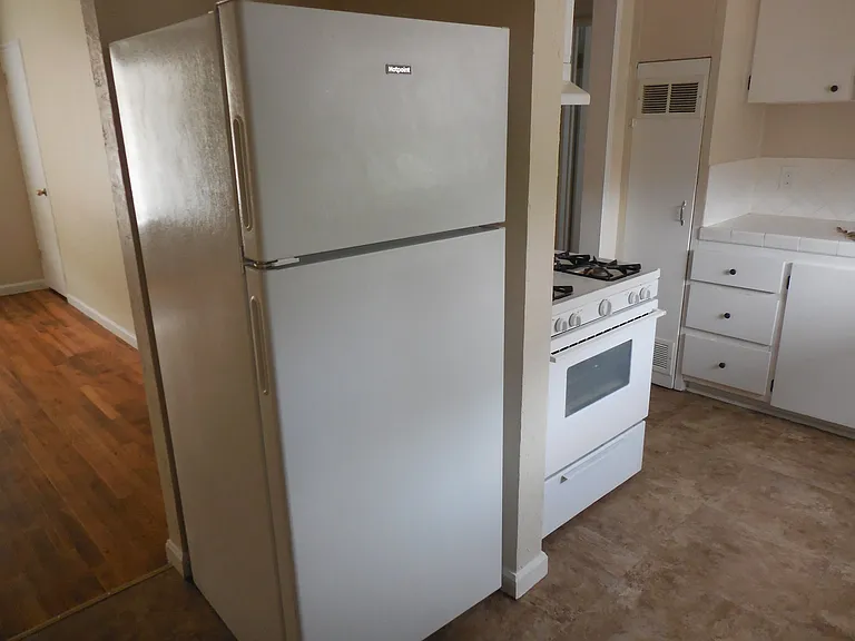 701 W Yandell Dr #12 — Photo 8