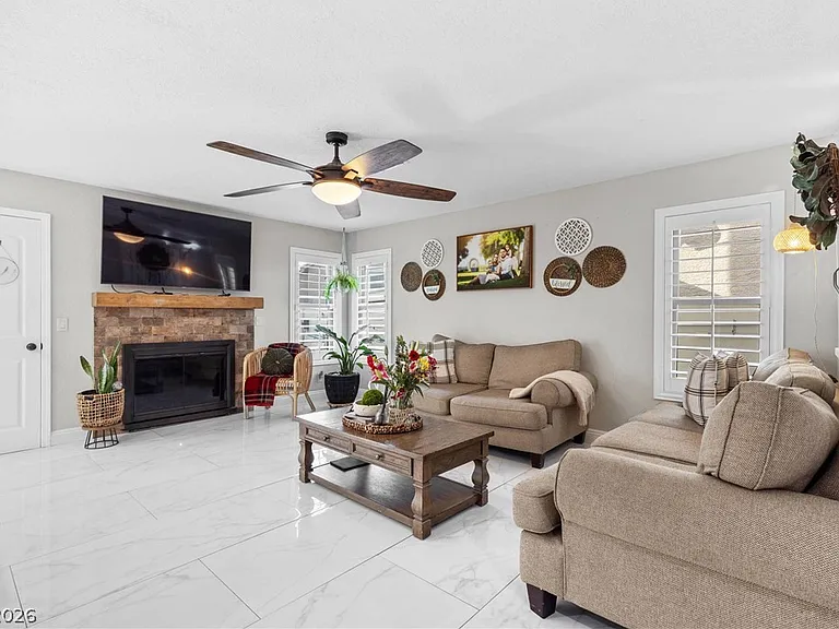 407 Crater Ct — Photo 15