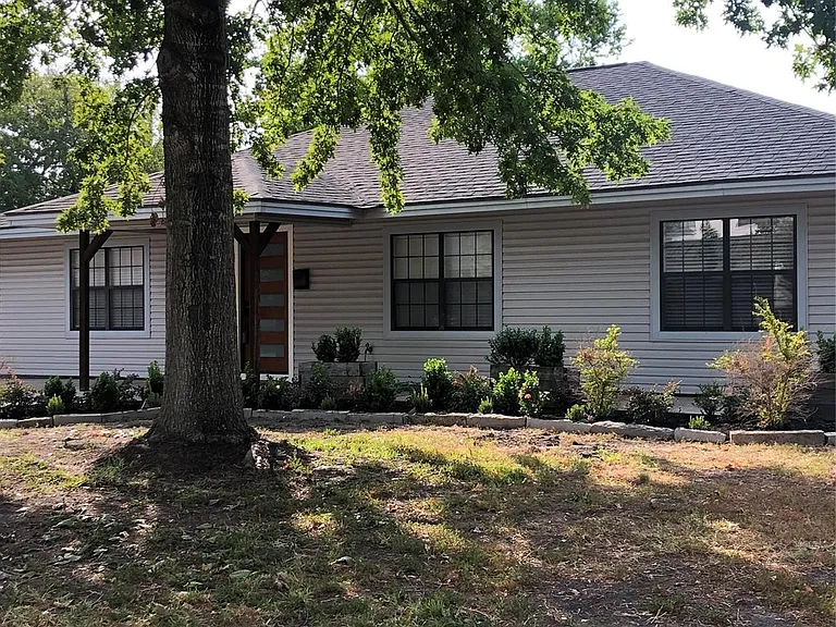 1442 Chamboard Ln — Photo 1